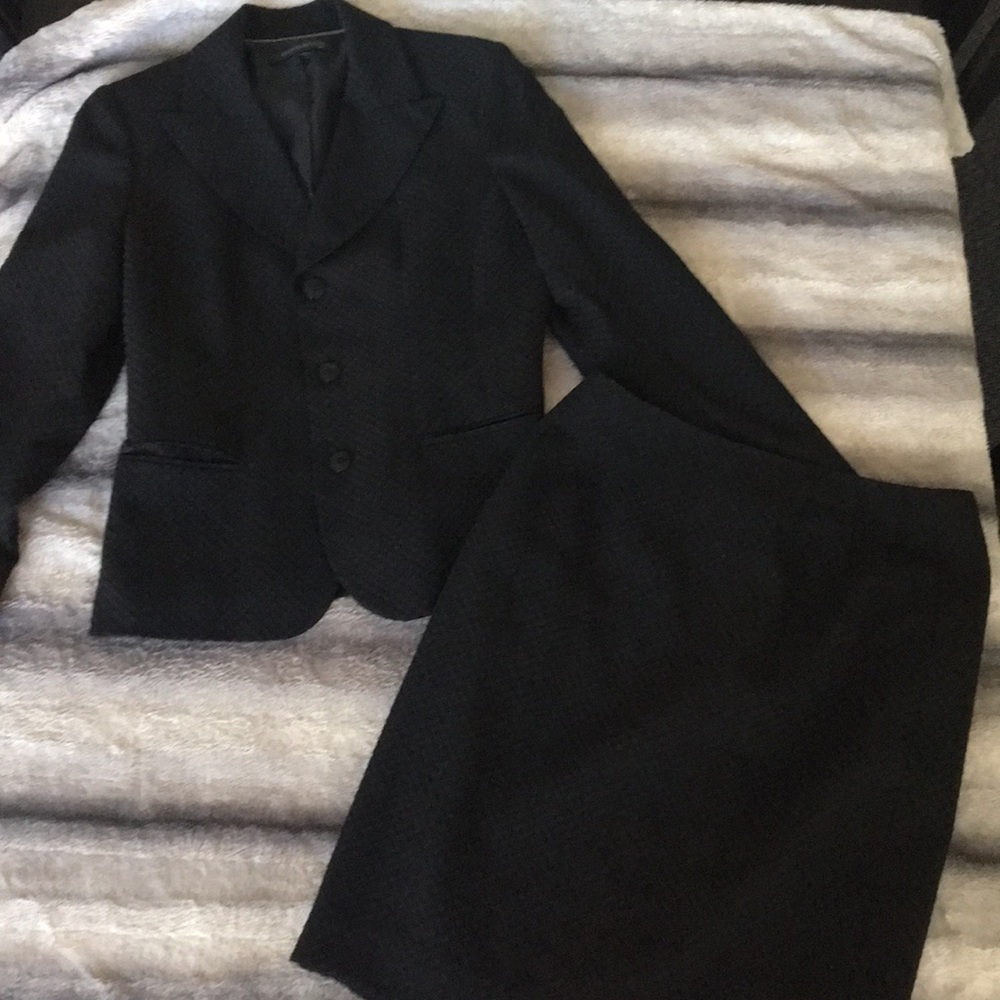 Stunning Anne Klein black textured skirt suit